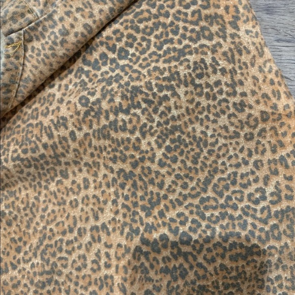 Scrub top leopard print size small women’s - Picture 6 of 6